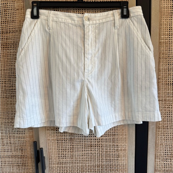 Evereve Pants - Evereve Linen Blend with White Striped Shorts